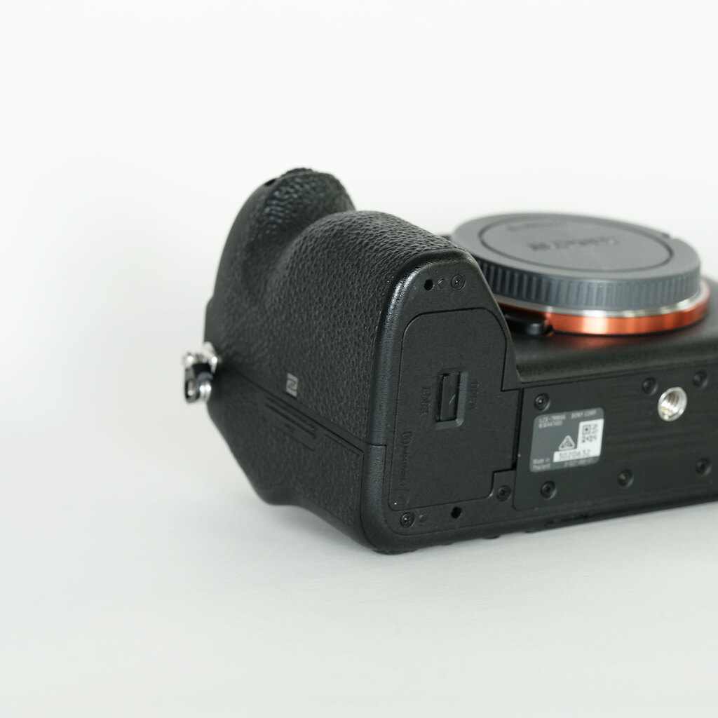 SONY α7RIV ボディ ILCE-7RM4A   【後期モデル 液晶下部にSONYロゴなし】