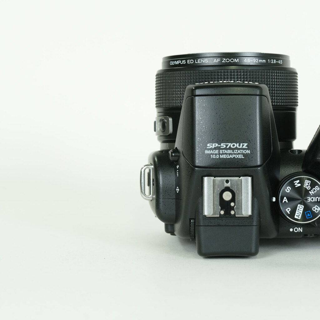 OLYMPUS CAMEDIA SP-570UZ