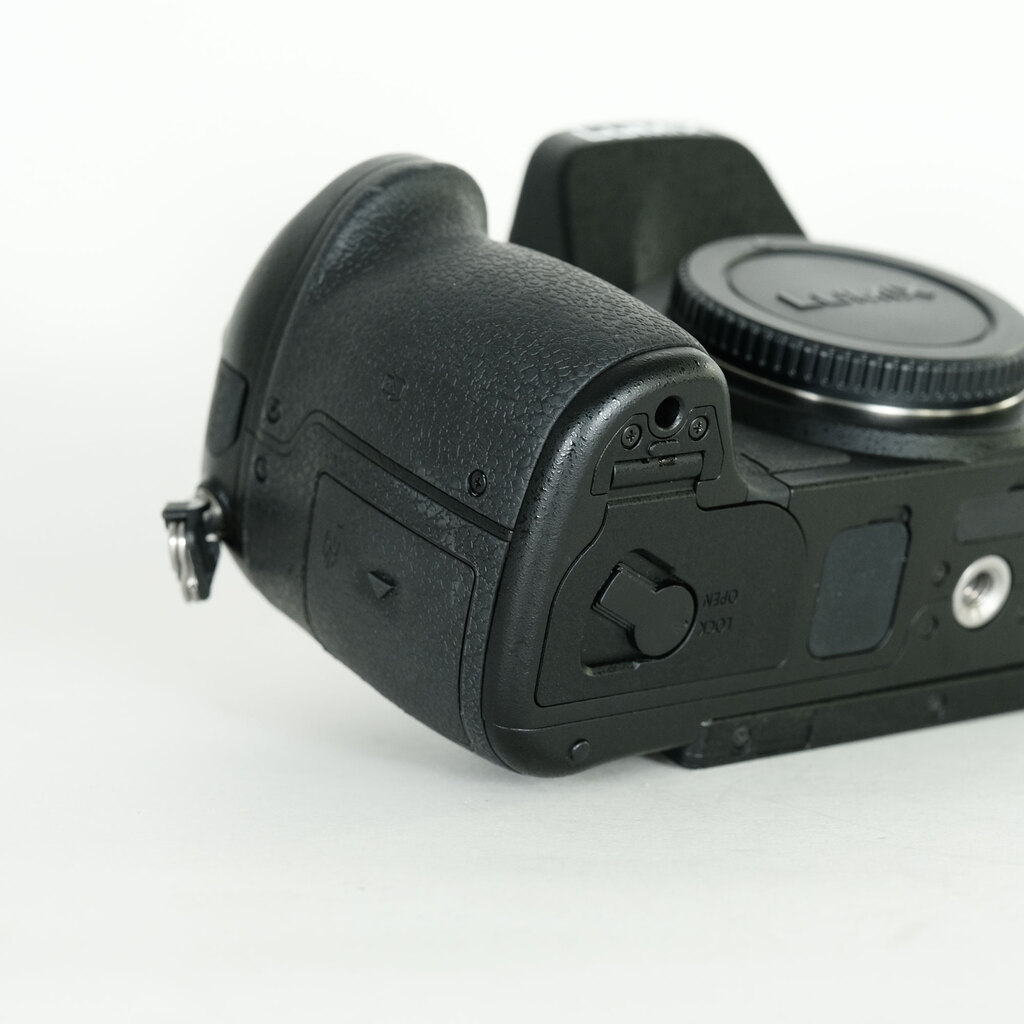 Panasonic LUMIX DMC-GH4