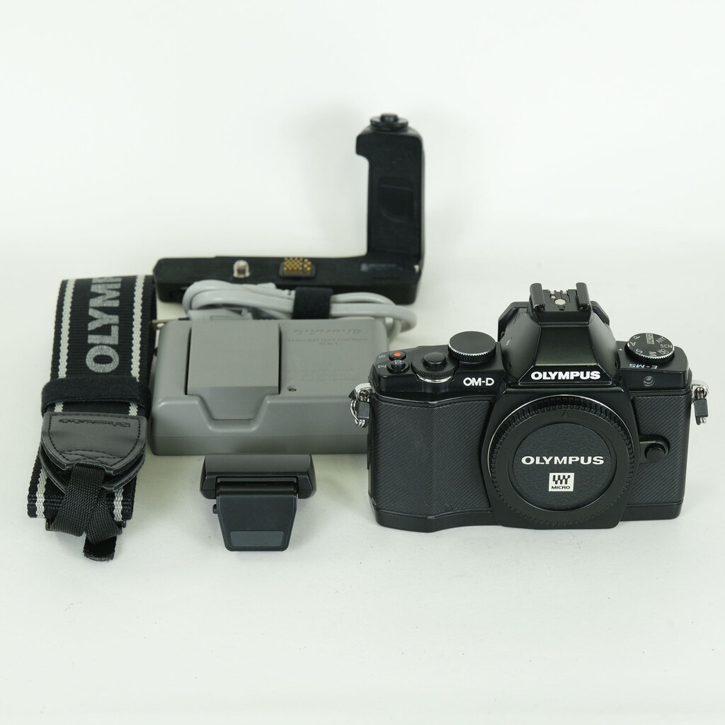 OLYMPUS OM-D E-M5 ボディ ブラック