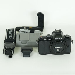 OLYMPUS OM-D E-M5 ボディ ブラック