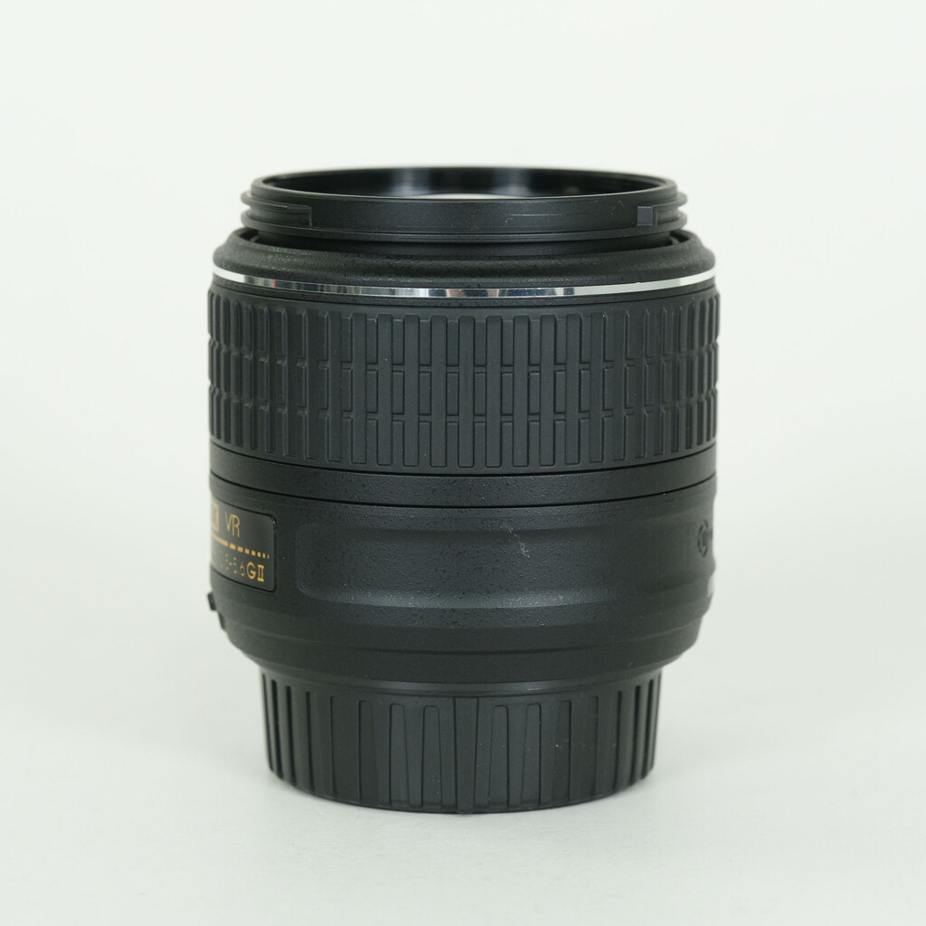 Nikon AF-S DX NIKKOR 18-55mm f3.5-5.6G VR II Nikon AF-S DX NIKKOR 18-55mm f3.5-5.6G VR II