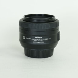 Nikon AF-S DX NIKKOR 35mm f/1.8G Nikon AF-S DX NIKKOR 35mm f/1.8G