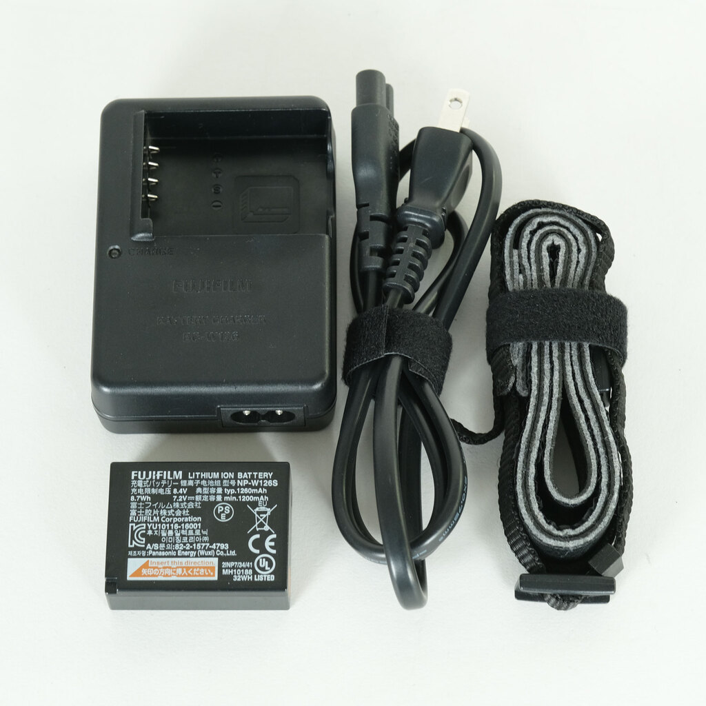 FUJIFILM X-A2 ボディ シルバー