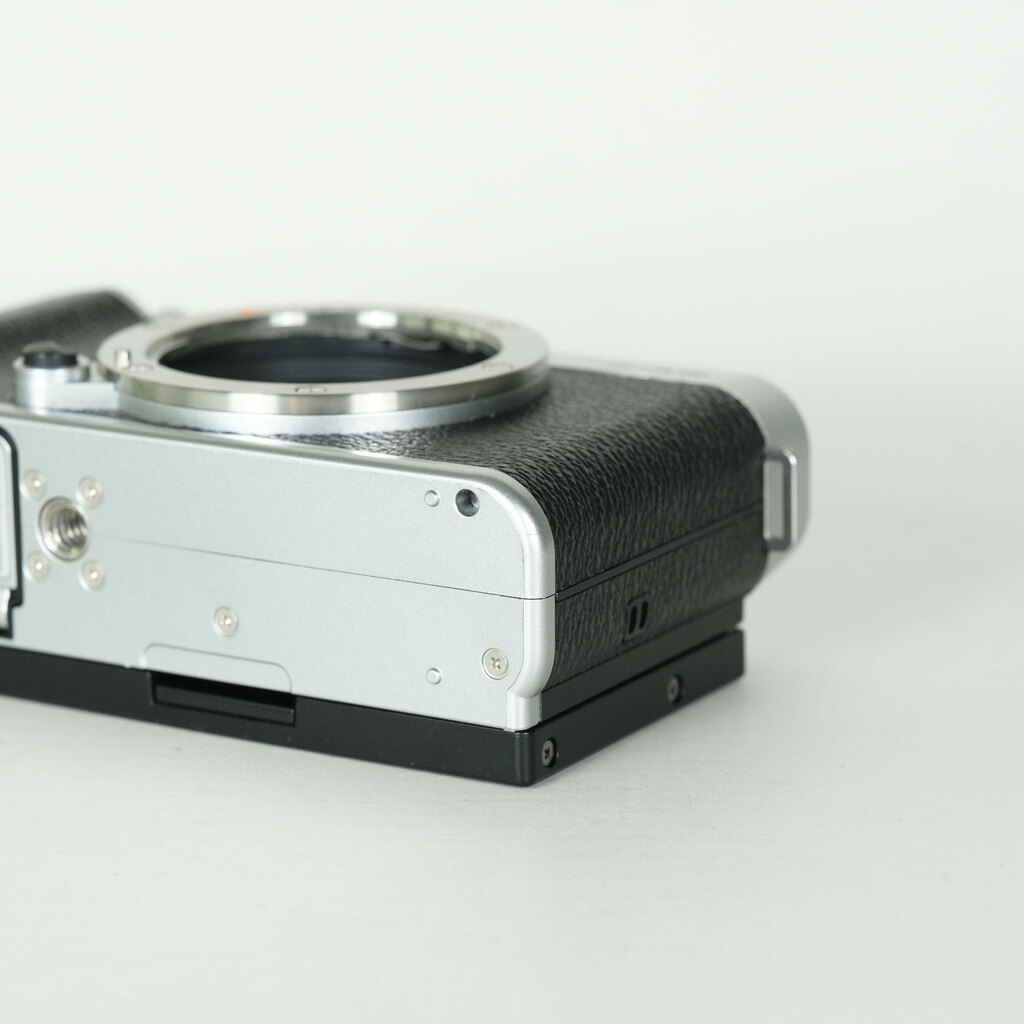 FUJIFILM X-A2 ボディ シルバーの出品 | ONE SCENE（ワンシーン）