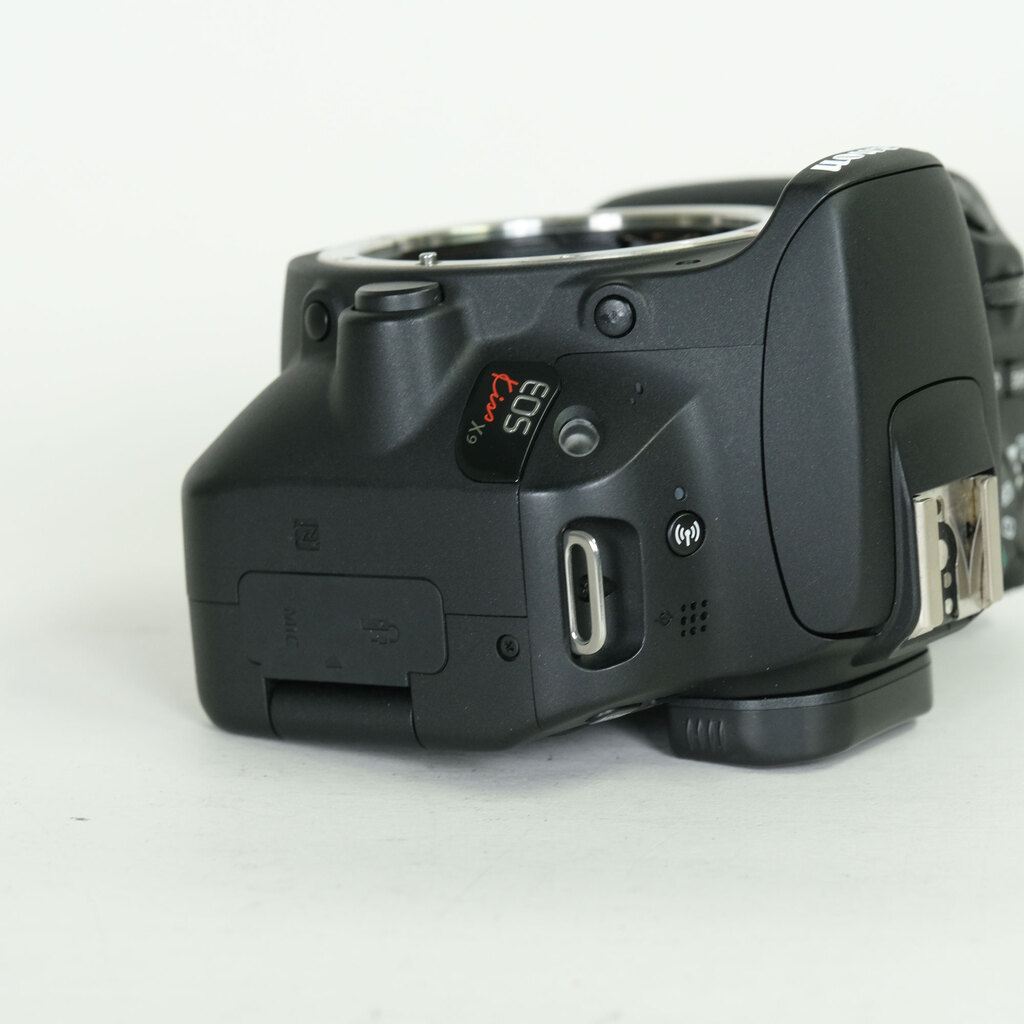 Canon EOS Kiss X9