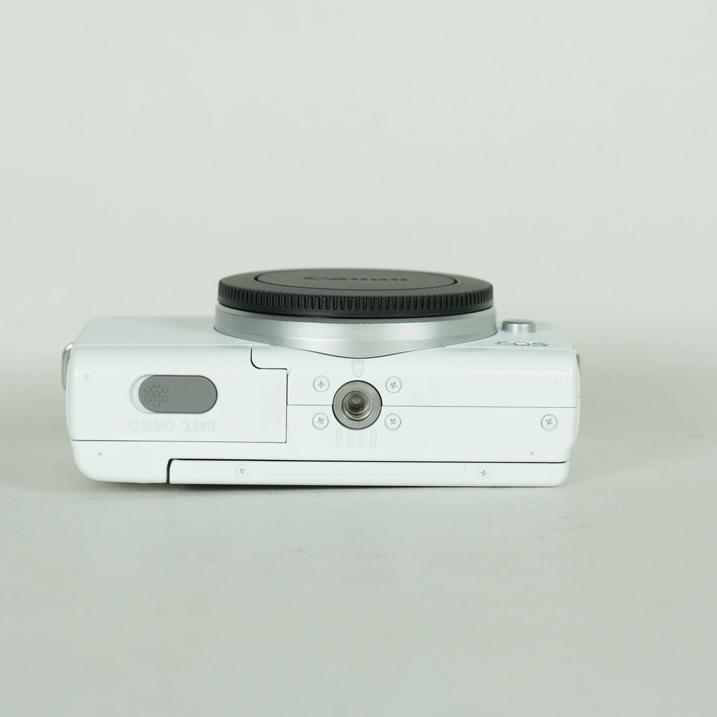 【訳あり】キヤノン Canon EOS M200 ボディ ホワイト Canon EOS M200 ボディ ホワイトの出品 | ONE SCENE（ワンシーン）