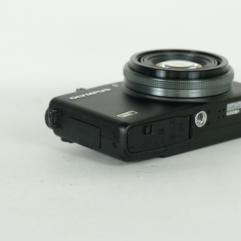 OLYMPUS XZ-1 ブラックの出品 | ONE SCENE（ワンシーン）