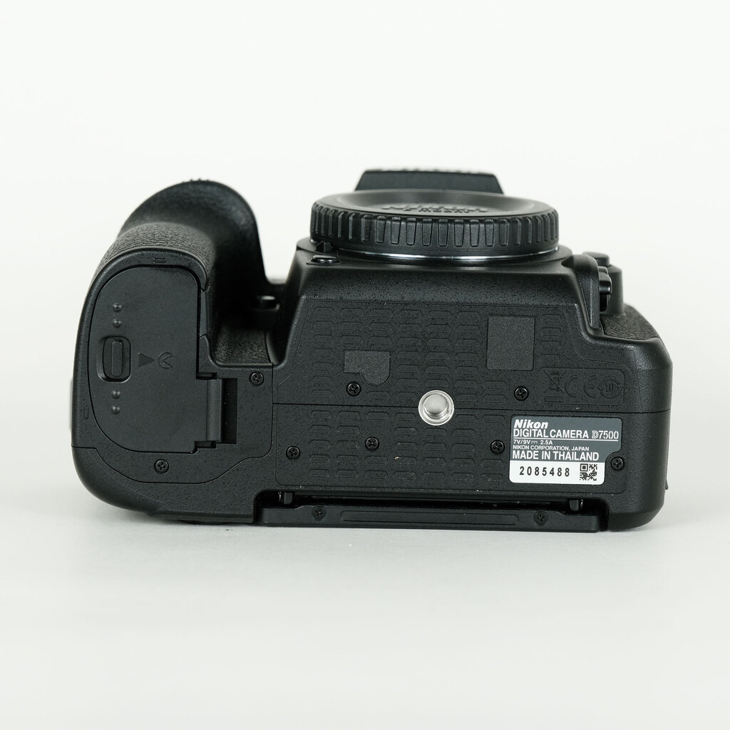 Nikon D7500