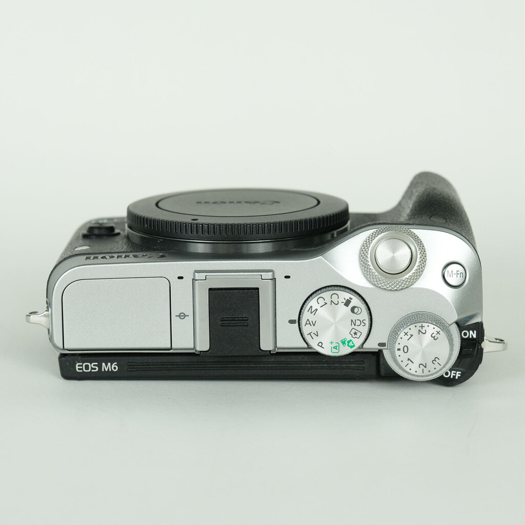 Canon EOS M6