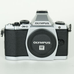OLYMPUS OM-D E-M5 ボディ シルバー OLYMPUS OM-D E-M5 ボディ シルバー