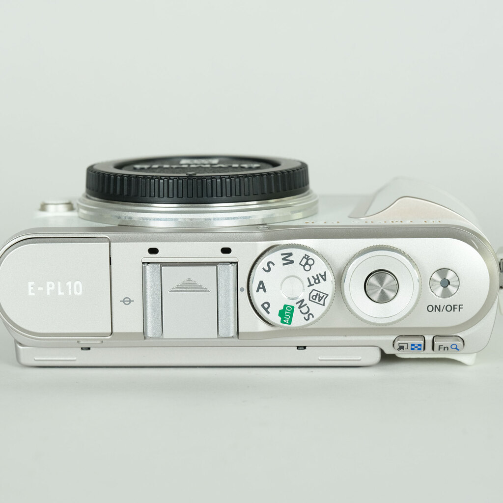 OLYMPUS PEN E-PL10