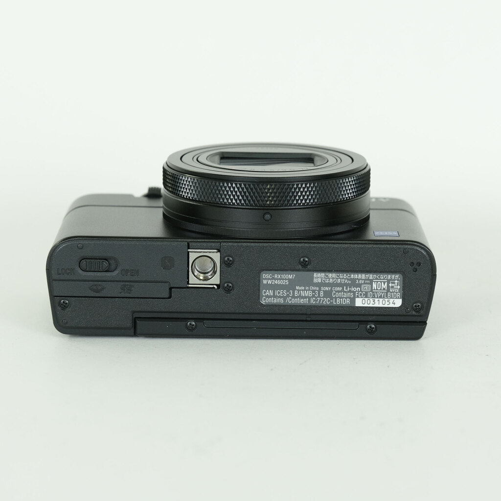 SONY Cyber-shot DSC-RX100M7
