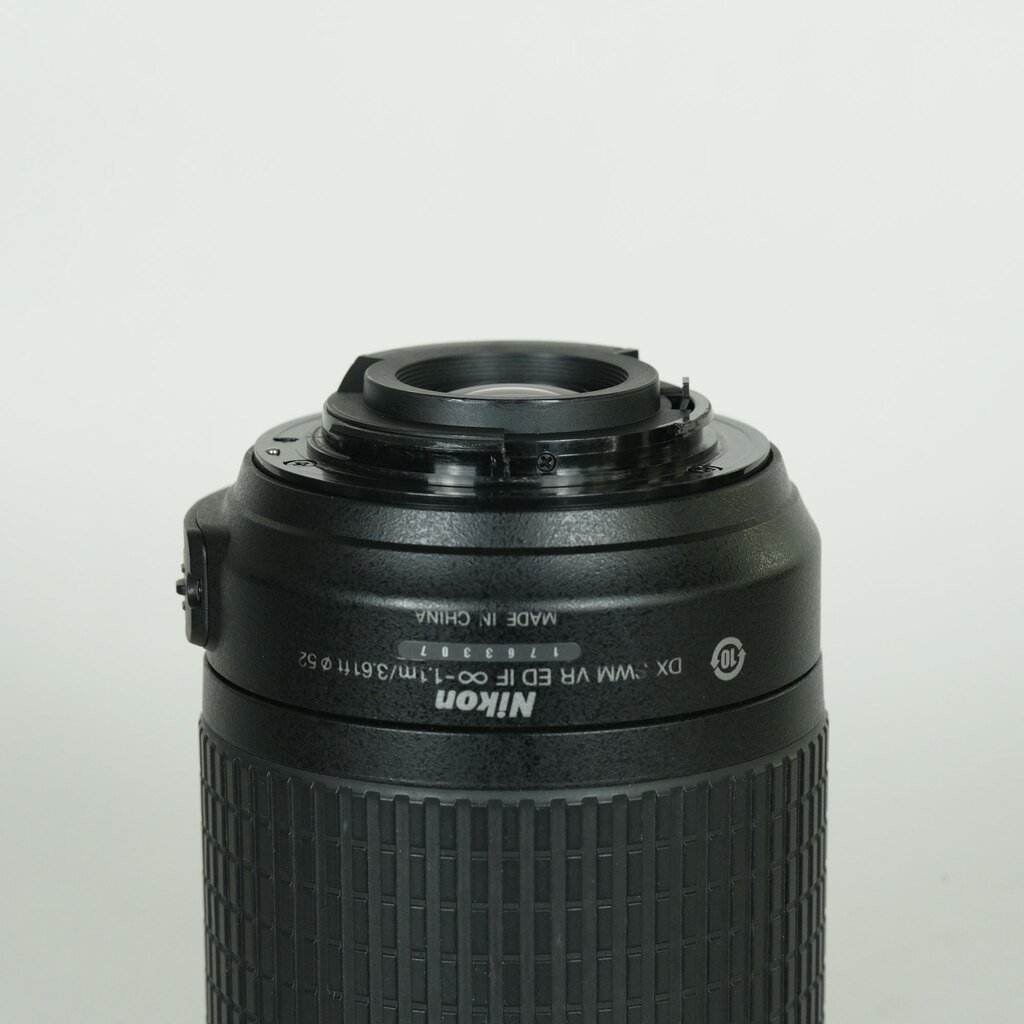 Nikon AF-S DX VR Zoom-Nikkor 55-200mm F4-5.6G IF-ED Nikon AF-S DX VR Zoom-Nikkor 55-200mm F4-5.6G IF-ED