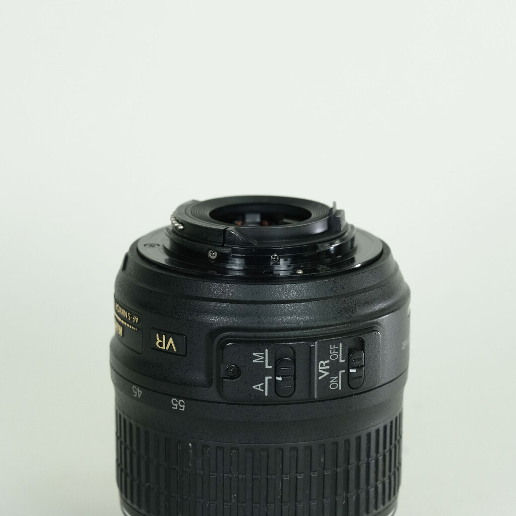 Nikon AF-S DX NIKKOR 18-55mm F3.5-5.6 G VR Nikon AF-S DX NIKKOR 18-55mm F3.5-5.6 G VR