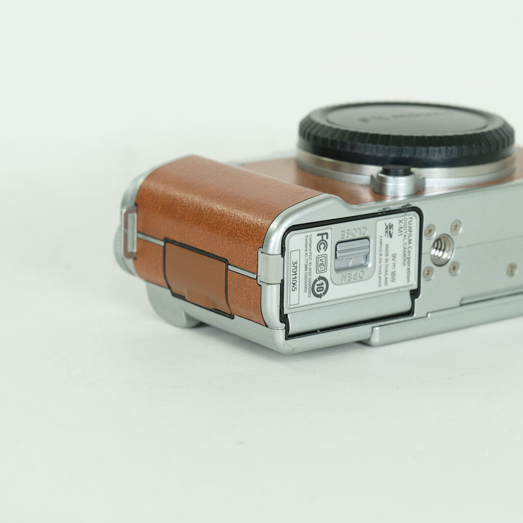FUJIFILM X-M1 ボディ ブラウン FUJIFILM X-M1 ボディ ブラウン