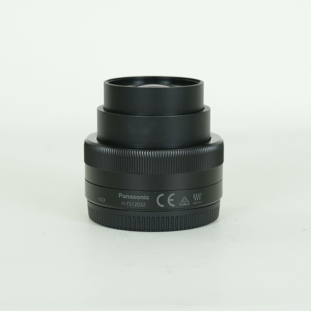 Panasonic LUMIX G VARIO 12-32mm / F3.5-5.6 ASPH. / MEGA O.I.S. Panasonic LUMIX G VARIO 12-32mm / F3.5-5.6 ASPH. / MEGA O.I.S.