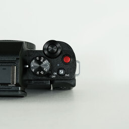 Panasonic LUMIX DC-G100V 標準ズームレンズ ＋ トライポッドグリップキット