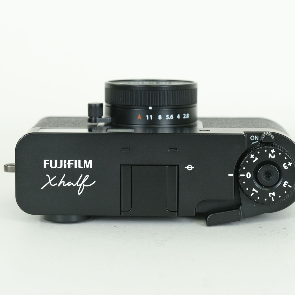 FUJIFILM X half X-HF1