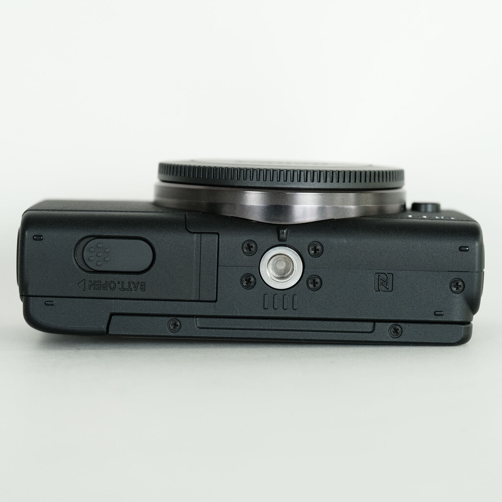 Canon EOS M100 Canon EOS M100