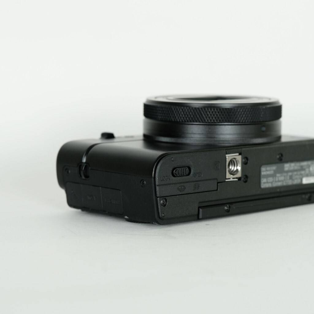 SONY Cyber-shot DSC-RX100M7