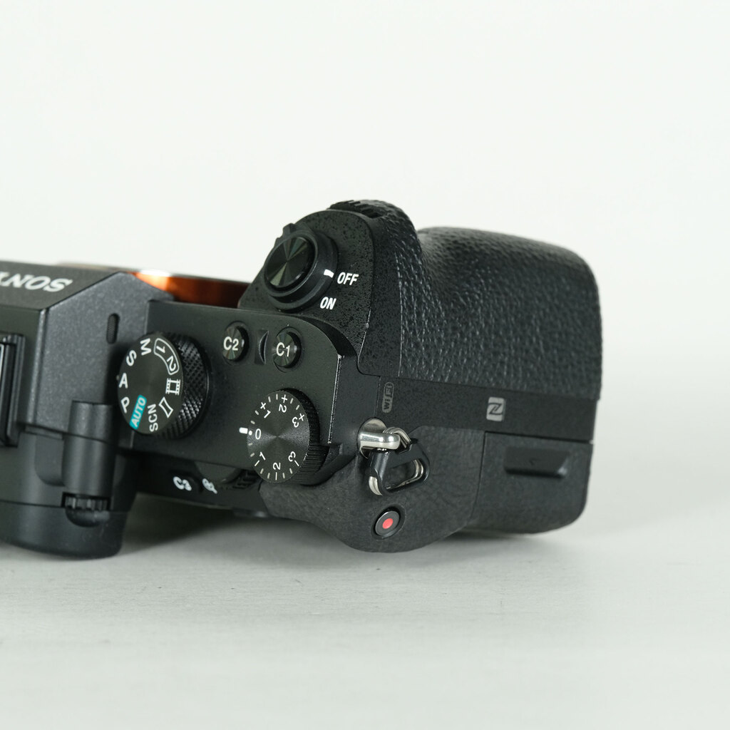 SONY α7 II（ILCE-7M2）の出品 | ONE SCENE（ワンシーン）