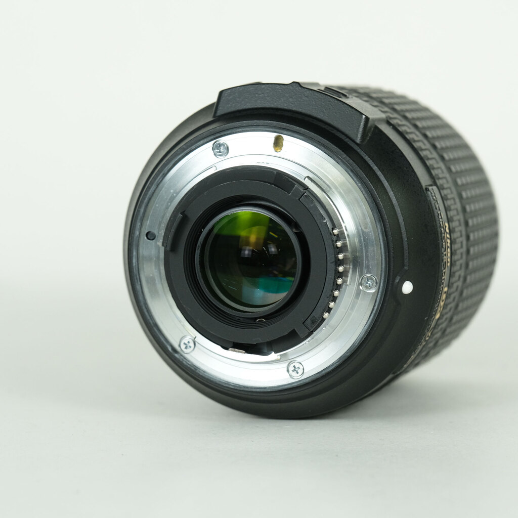 Nikon AF-S DX NIKKOR 18-140mm F3.5-5.6G ED VRの出品 | ONE SCENE