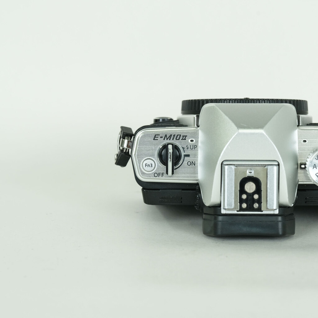 OLYMPUS OM-D E-M10 Mark II