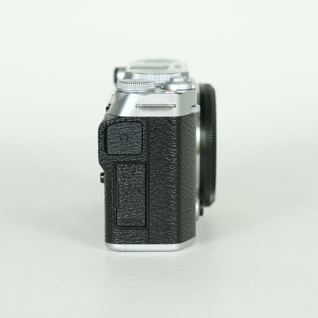FUJIFILM X-M5 [�{�f�B �V���o�[]