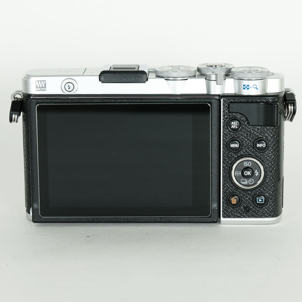 OLYMPUS PEN E-P7