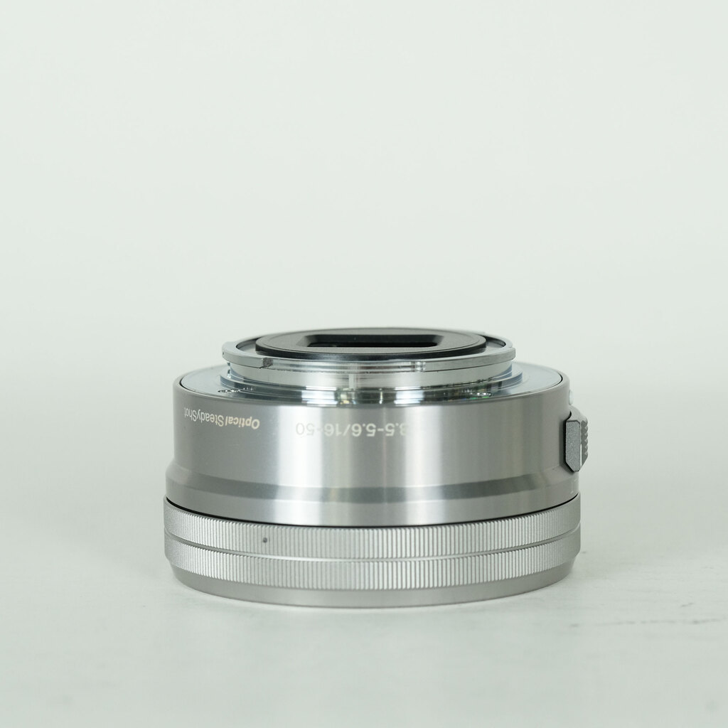 SONY ソニー E 16-50mm SELP165 PZ OSS シルバー SONY E PZ 16-50mm F3.5-5.6 OSS SELP1650 シルバーの出品 | ONE SCENE