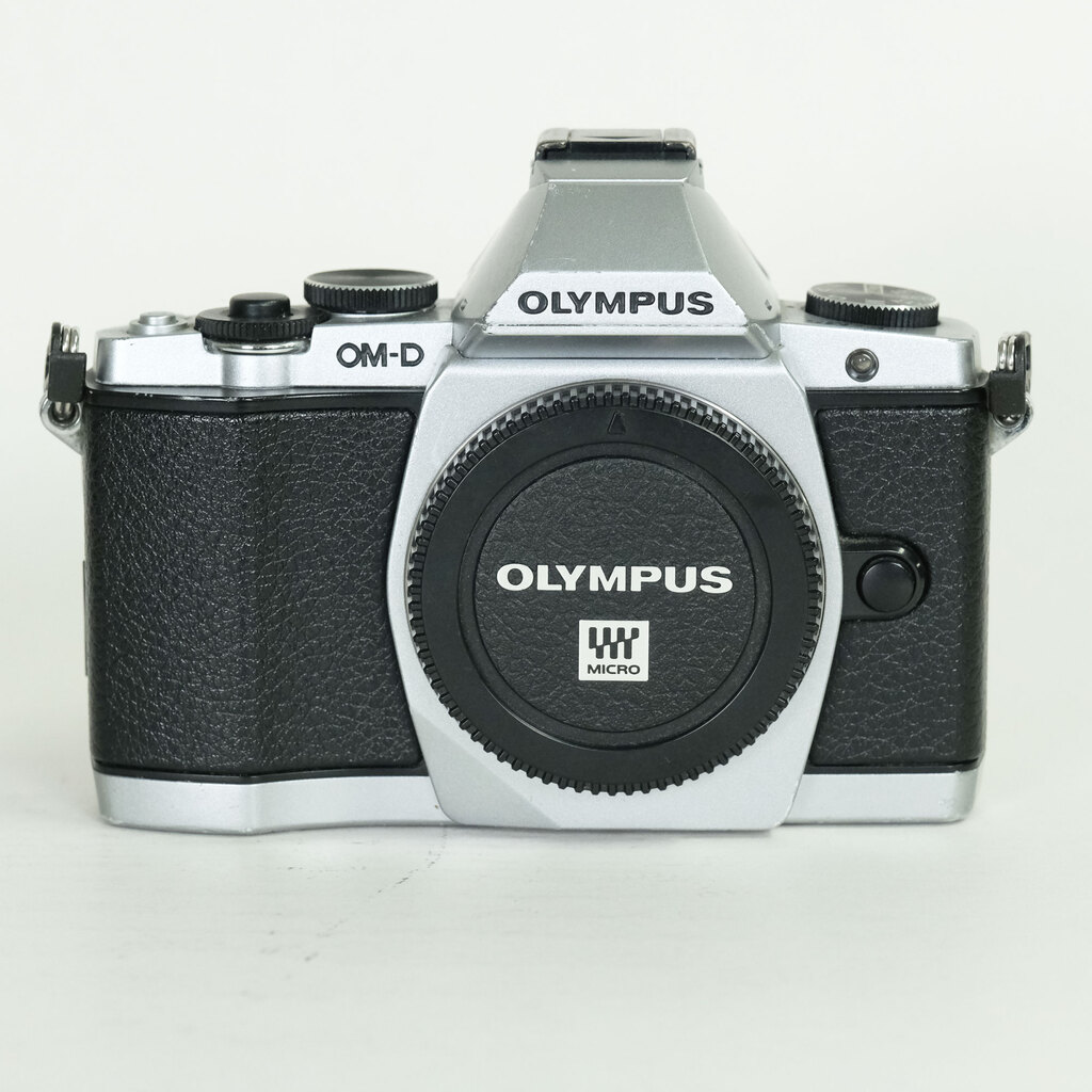 OLYMPUS OM-D E-M5 ボディ シルバー