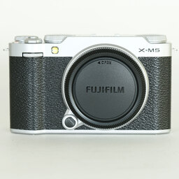 FUJIFILM X-M5