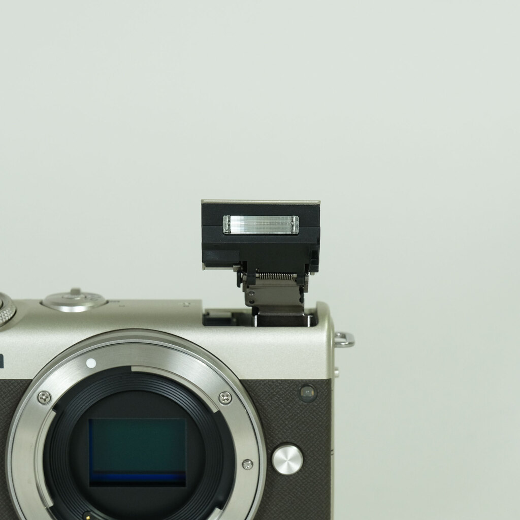 Canon EOS M200 ボディ リミテッドゴールド