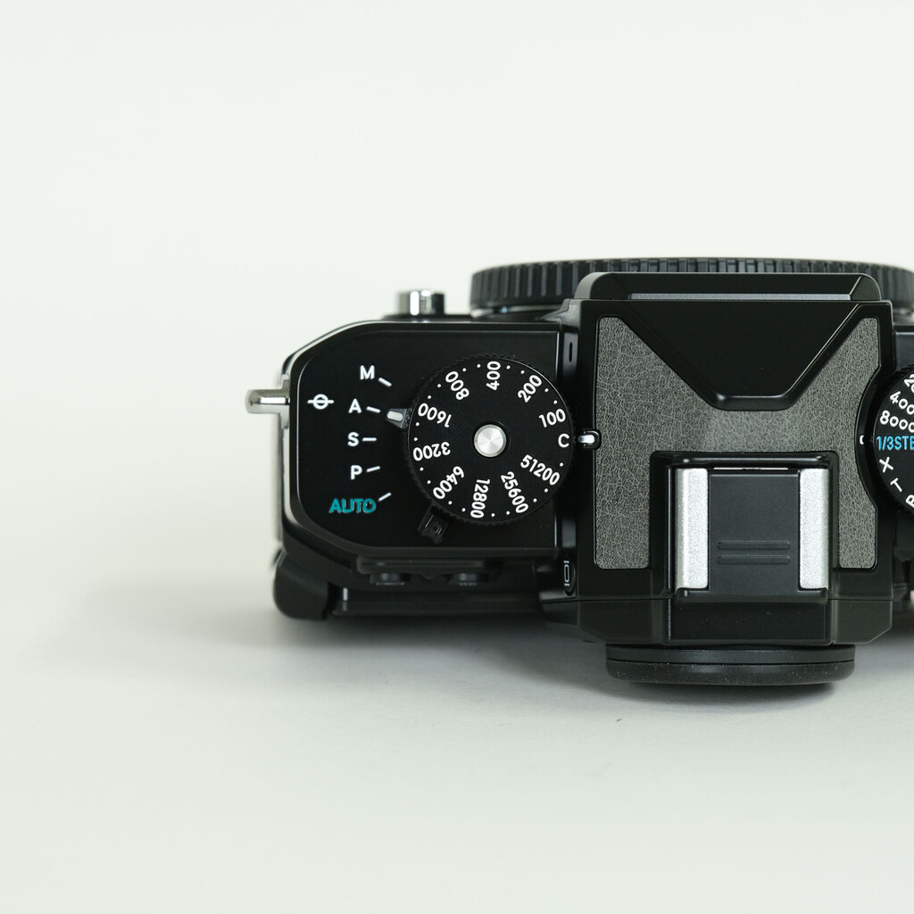 Nikon Z f プレミアムエクステリア張替済み