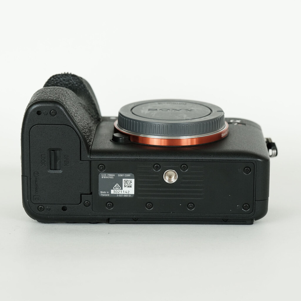 SONY α7RIV ボディ ILCE-7RM4A   【後期モデル 液晶下部にSONYロゴなし】