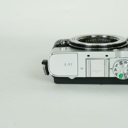 OLYMPUS PEN E-P7
