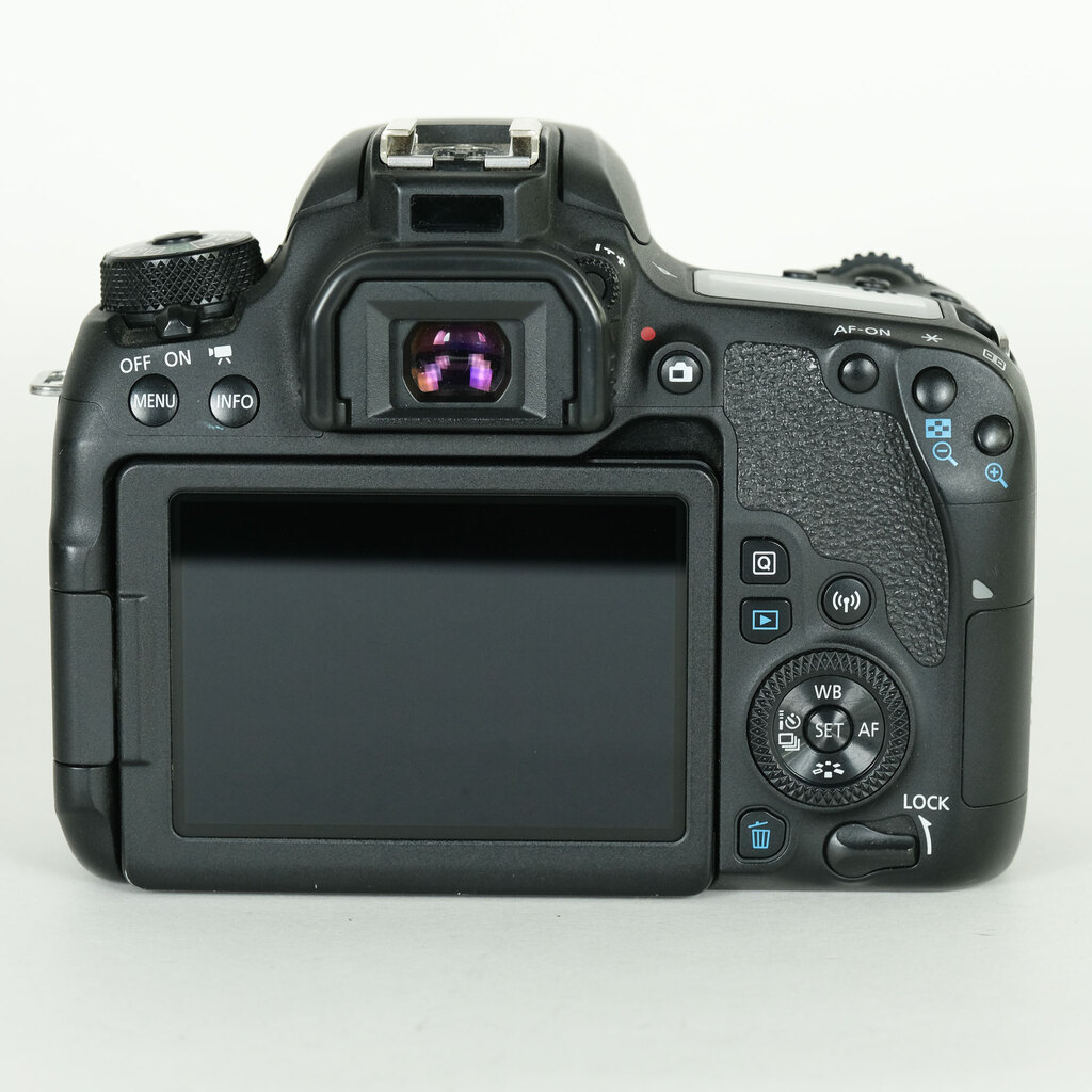 Canon EOS 9000D