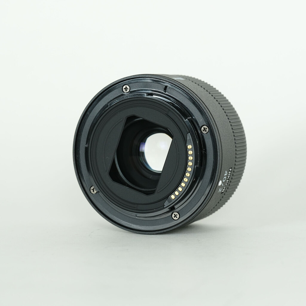 Nikon NIKKOR Z 40mm f/2 Nikon NIKKOR Z 40mm f/2