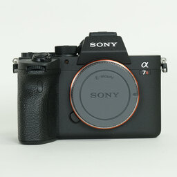 SONY α7RIV ボディ ILCE-7RM4A   【後期モデル 液晶下部にSONYロゴなし】