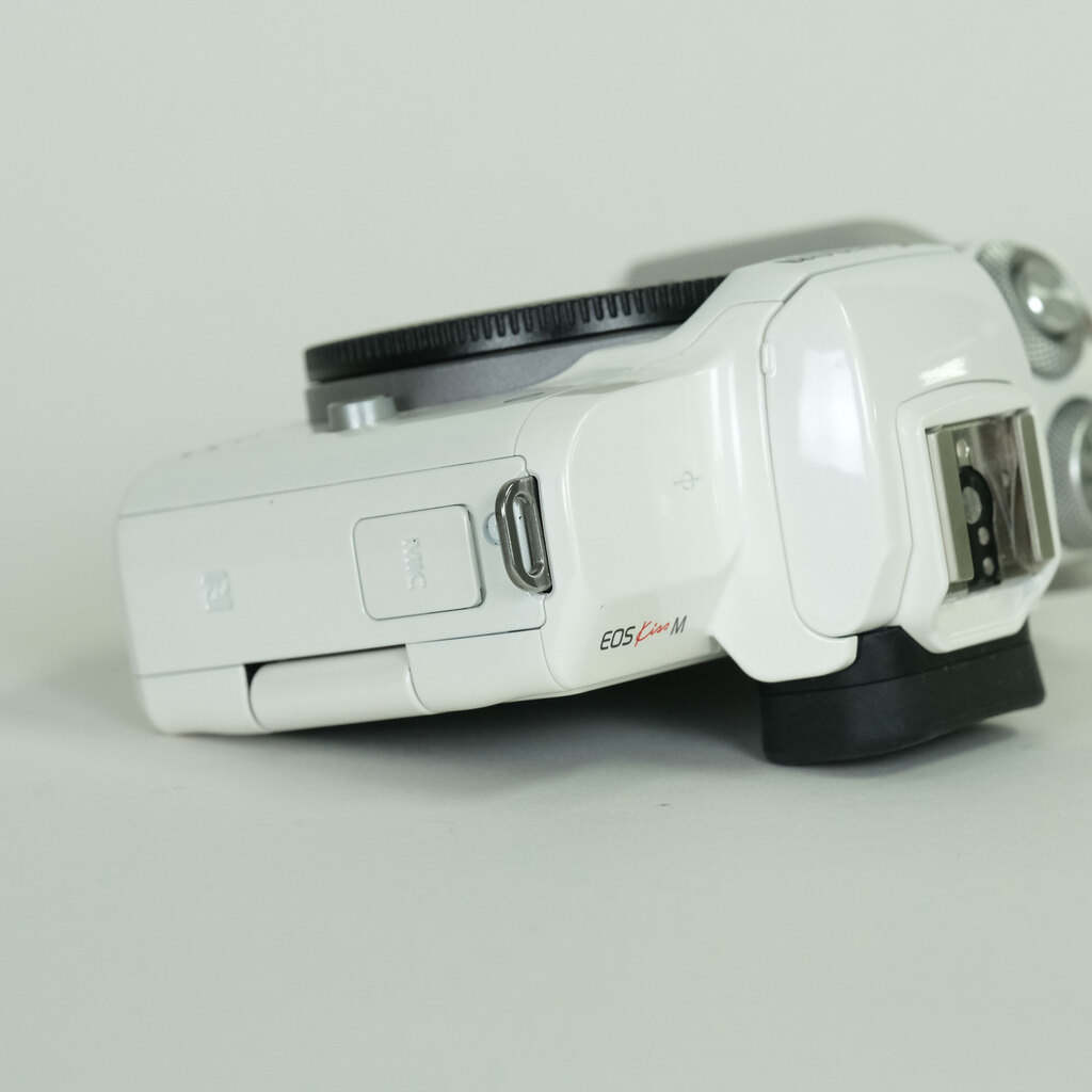 Canon EOS Kiss M