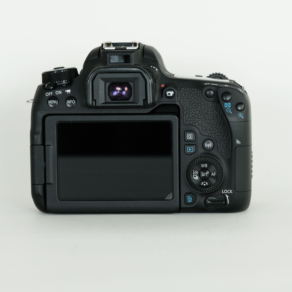 Canon EOS 9000D