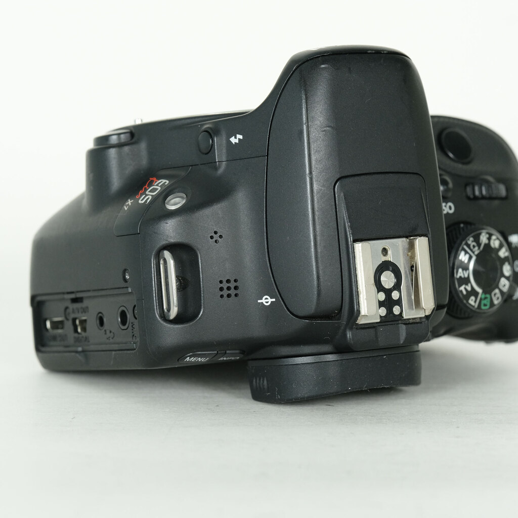 Canon EOS Kiss X7