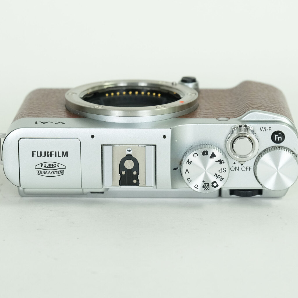 FUJIFILM X-A1 ボディ ブラウン