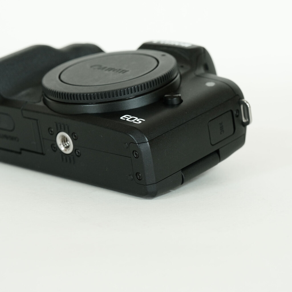 Canon EOS Kiss M2