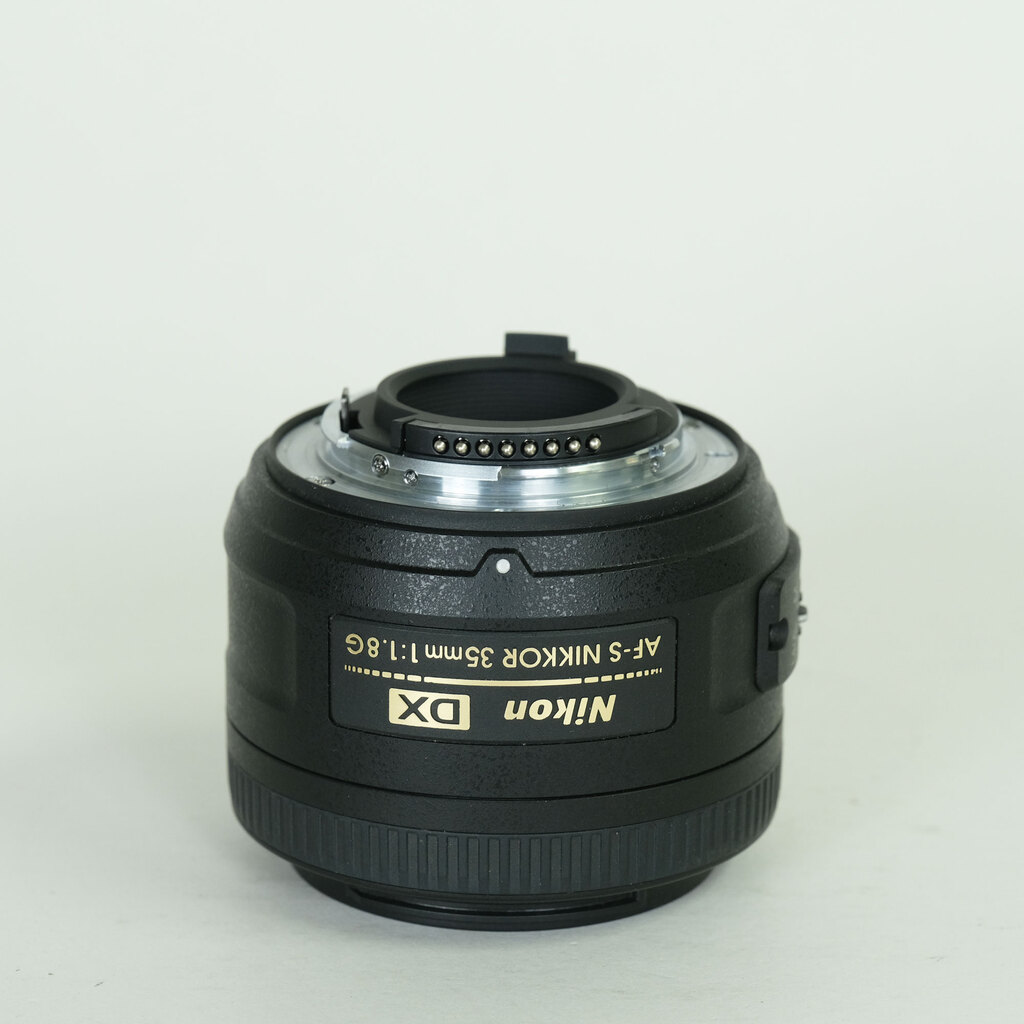 Nikon AF-S DX NIKKOR 35mm f/1.8G Nikon AF-S DX NIKKOR 35mm f/1.8G