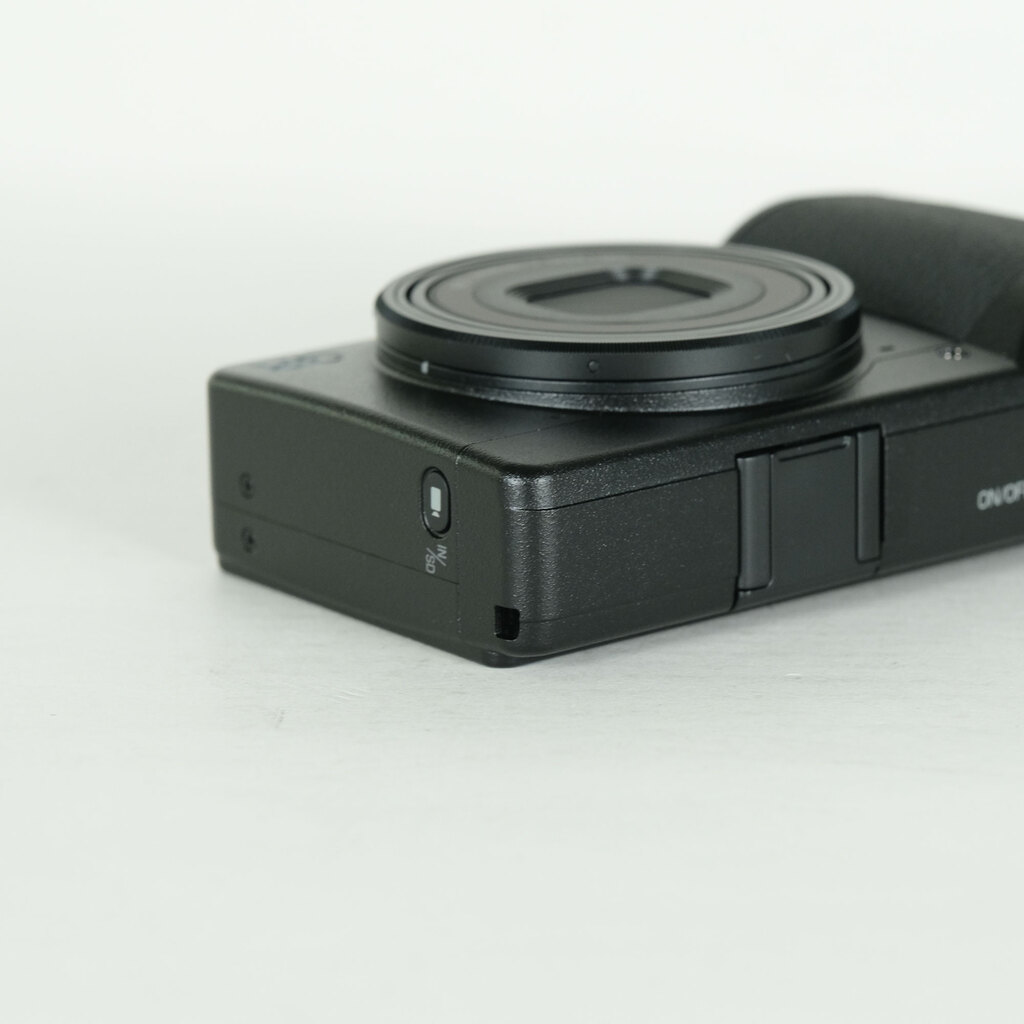 RICOH GR IV