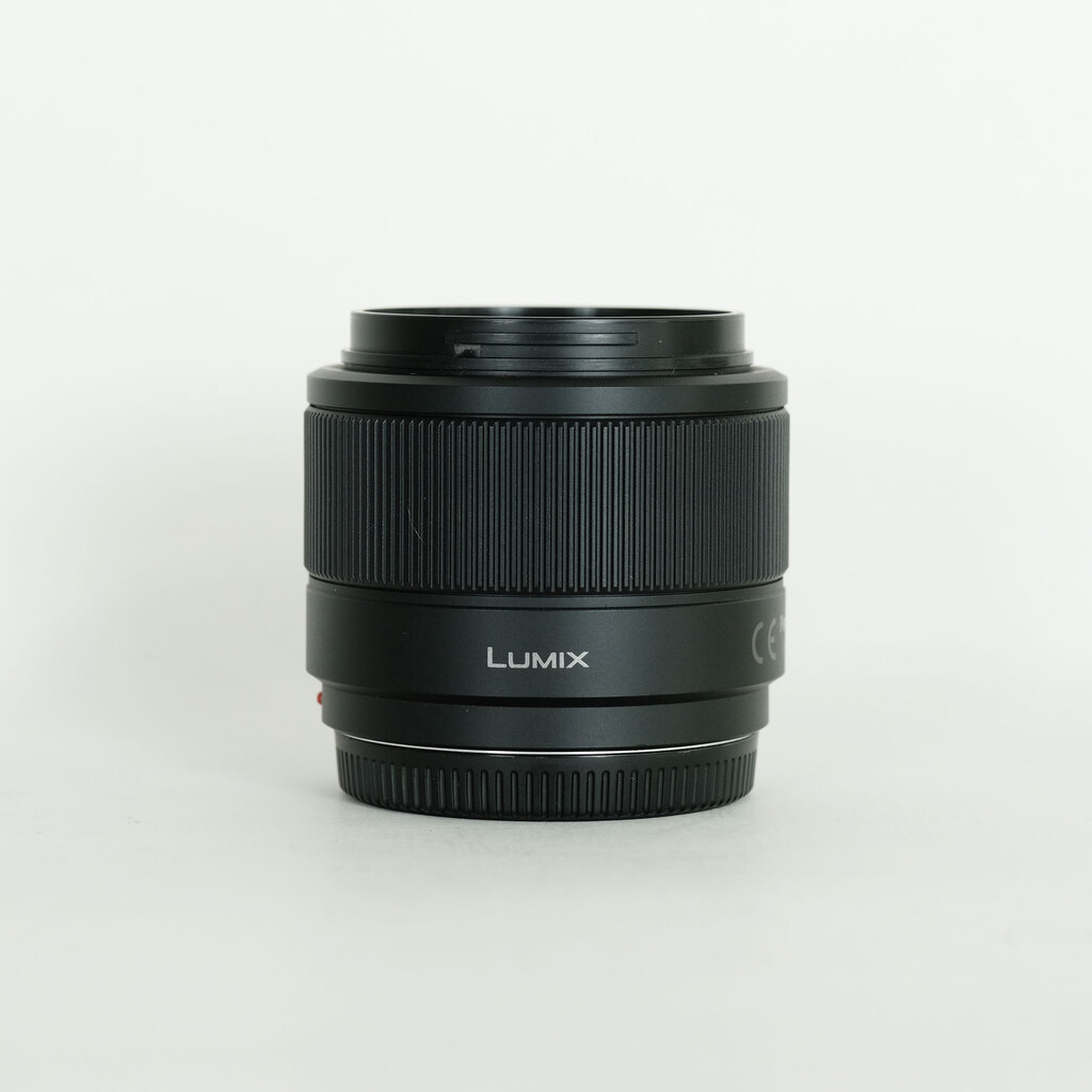 Panasonic LUMIX G 25mm F1.7 ASPH. Panasonic LUMIX G 25mm F1.7 ASPH.