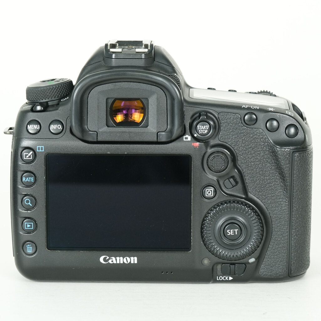 Canon EOS 5D Mark IV [�{�f�B]