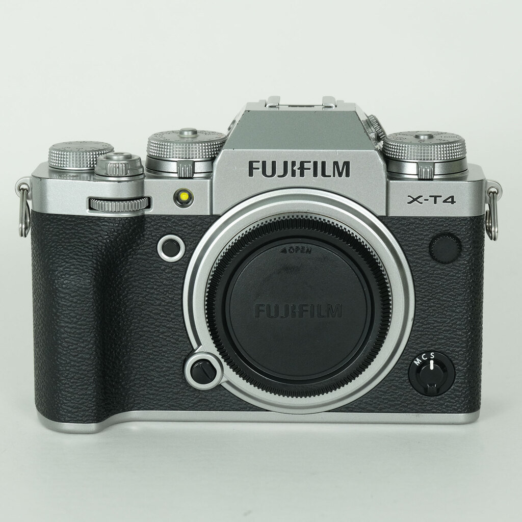FUJIFILM X-T4 FUJIFILM X-T4